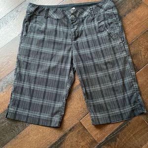 Women’s Columbia Bermuda shorts size 12 black plaid